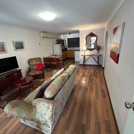 Champion Bay Beach Unit, With Own Carport, Джералдтон Екстериор снимка
