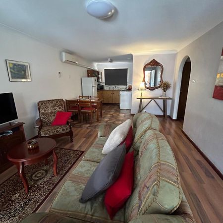 Champion Bay Beach Unit, With Own Carport, Джералдтон Екстериор снимка