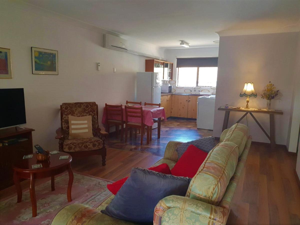 Champion Bay Beach Unit, With Own Carport, Джералдтон Екстериор снимка