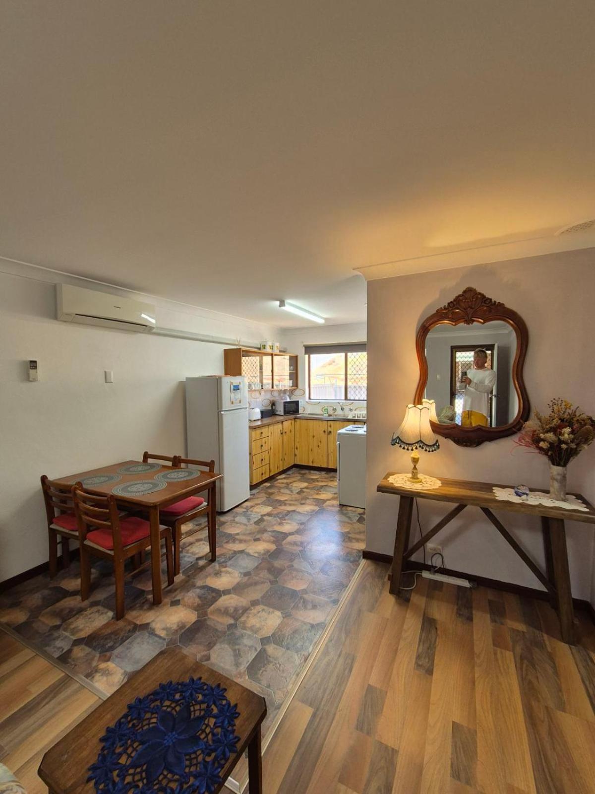 Champion Bay Beach Unit, With Own Carport, Джералдтон Екстериор снимка